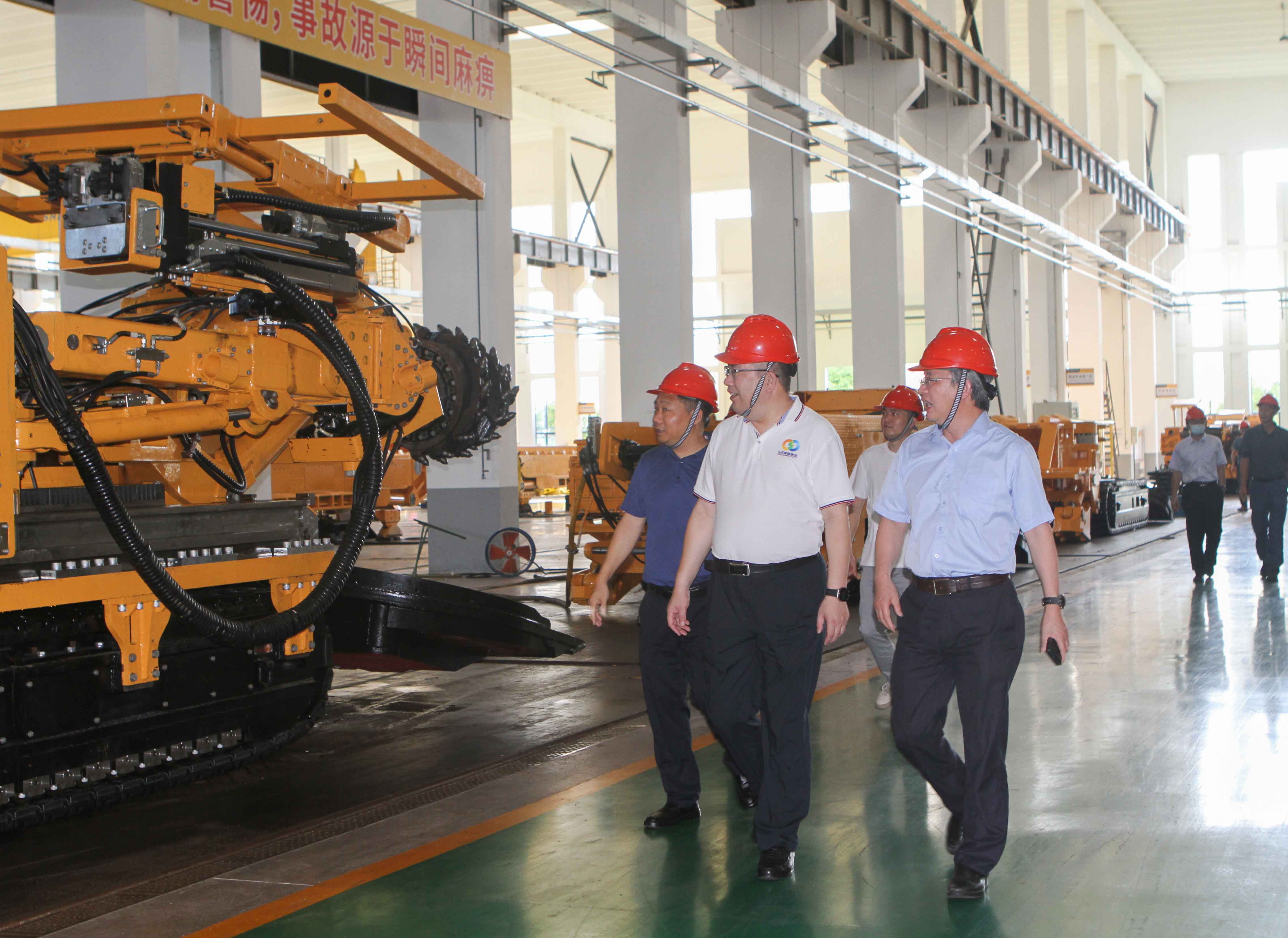 山能集团副总经理刘小平一行来我公司考察指导(图1) 山能集团副总经理刘小平一行来我公司考察指导(图1)
