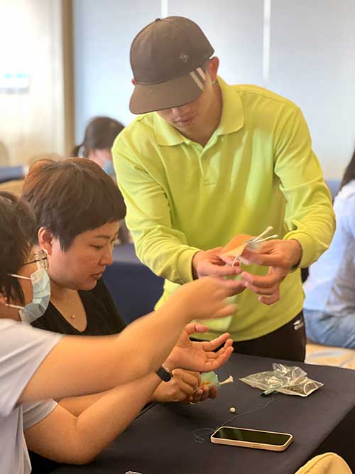 【巧手做香包 健康迎端午】创力集团开展香包制作活动(图2)