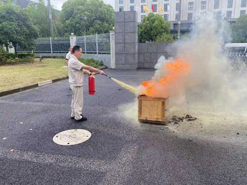 “人人讲安全、个个会应急”——上海创力集团开展“安全月”消防演习活动(图3)