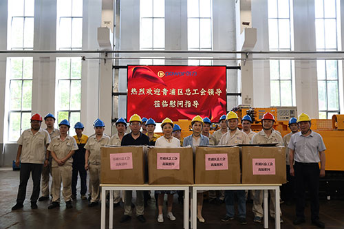 夏日送清凉 | 青浦区总工会领导赴上海创力集团开展高温慰问活动(图1)